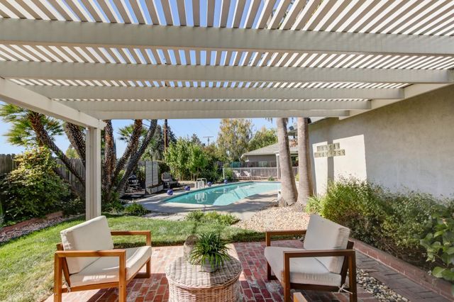 1354 Gary Way, Carmichael, CA 95608