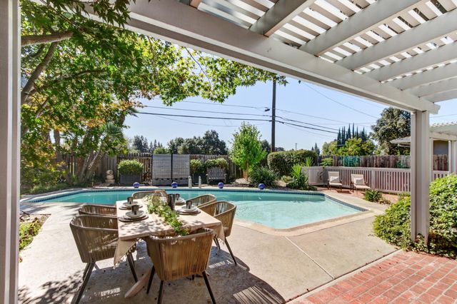 1354 Gary Way, Carmichael, CA 95608