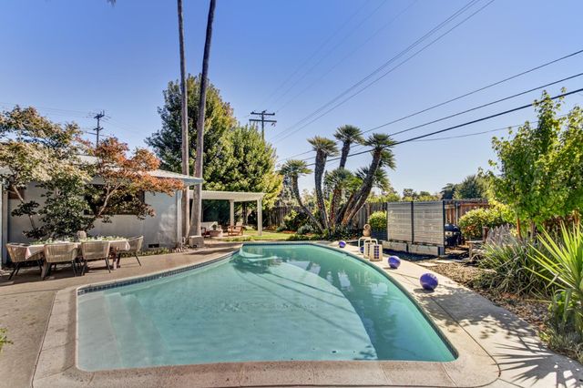1354 Gary Way, Carmichael, CA 95608