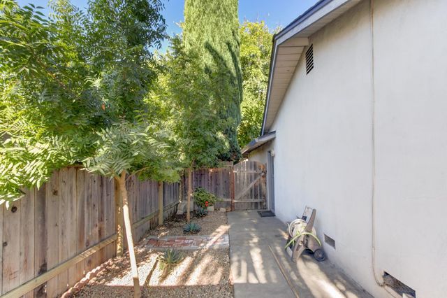 1354 Gary Way, Carmichael, CA 95608