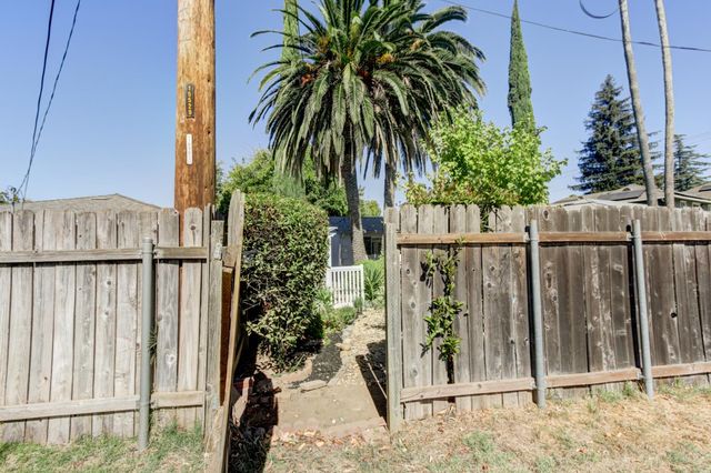 1354 Gary Way, Carmichael, CA 95608