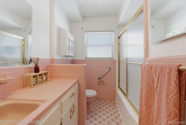 22564 Shorewood Drive, St. Clair Shores, MI 48081