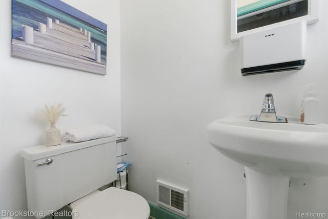 22564 Shorewood Drive, St. Clair Shores, MI 48081