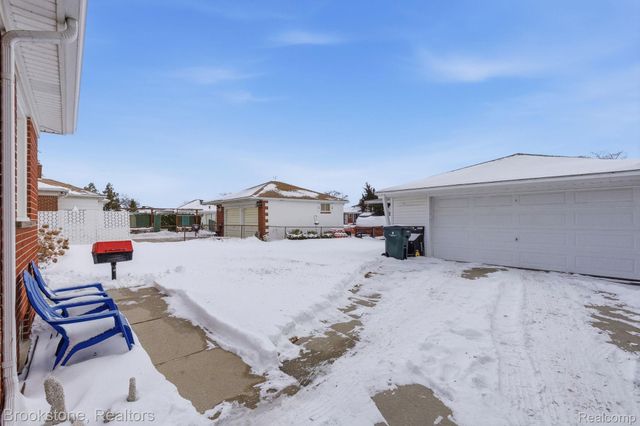 22564 Shorewood Drive, St. Clair Shores, MI 48081