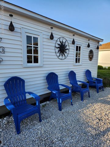 22564 Shorewood Drive, St. Clair Shores, MI 48081