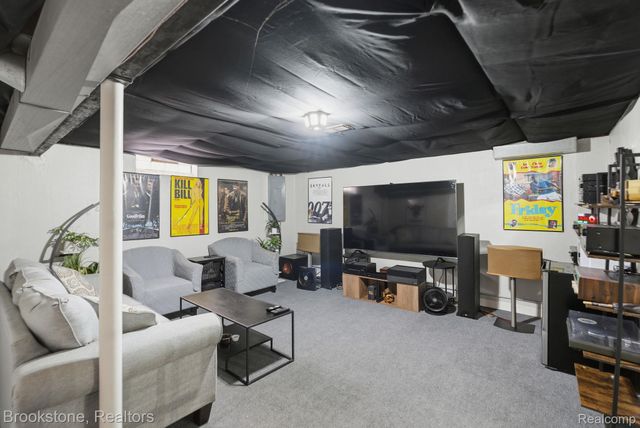 22564 Shorewood Drive, St. Clair Shores, MI 48081