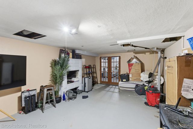 22564 Shorewood Drive, St. Clair Shores, MI 48081