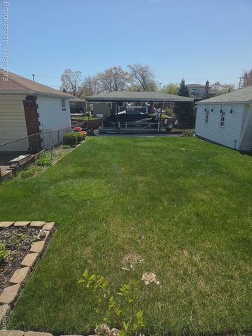 22564 Shorewood Drive, St. Clair Shores, MI 48081