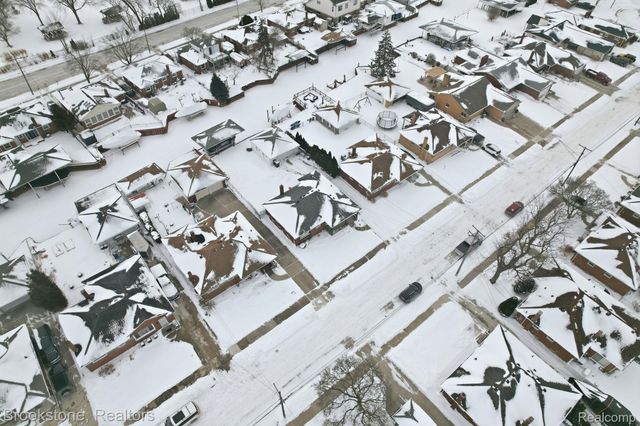 22564 Shorewood Drive, St. Clair Shores, MI 48081