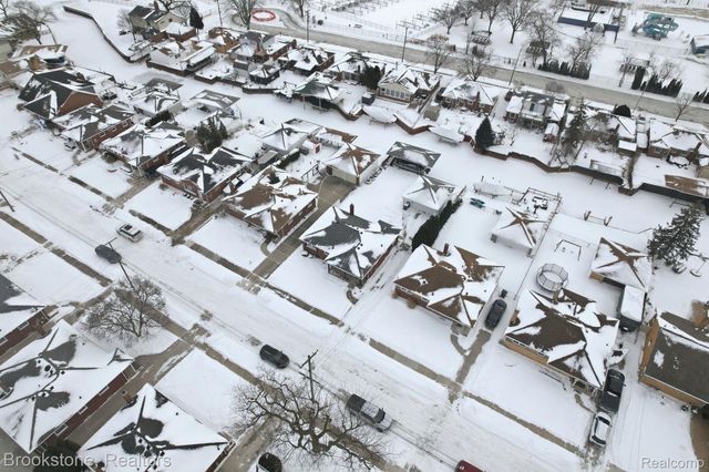 22564 Shorewood Drive, St. Clair Shores, MI 48081