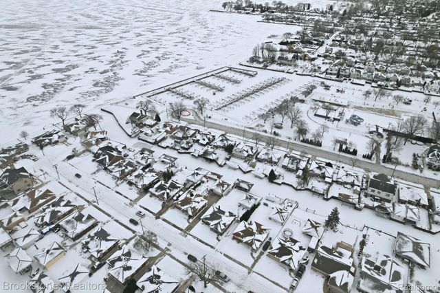 22564 Shorewood Drive, St. Clair Shores, MI 48081