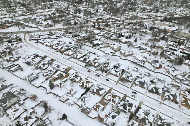 22564 Shorewood Drive, St. Clair Shores, MI 48081