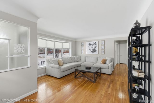 22564 Shorewood Drive, St. Clair Shores, MI 48081