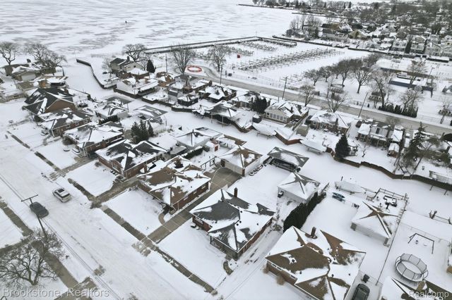 22564 Shorewood Drive, St. Clair Shores, MI 48081