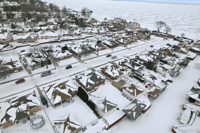 22564 Shorewood Drive, St. Clair Shores, MI 48081