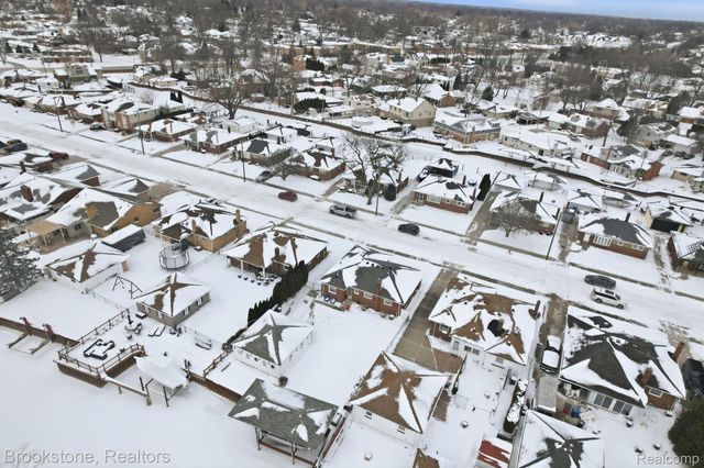 22564 Shorewood Drive, St. Clair Shores, MI 48081