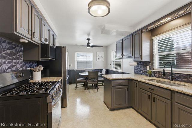 22564 Shorewood Drive, St. Clair Shores, MI 48081