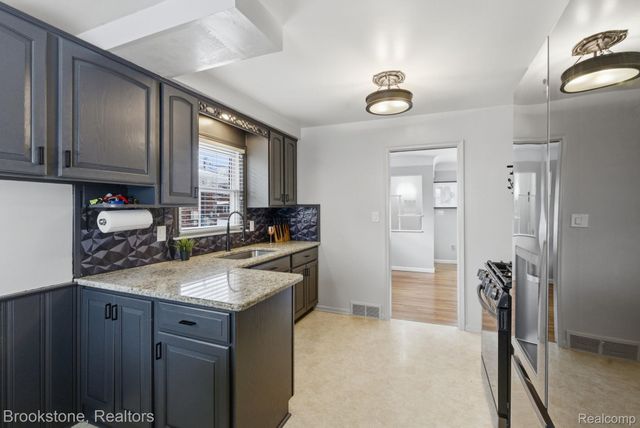 22564 Shorewood Drive, St. Clair Shores, MI 48081