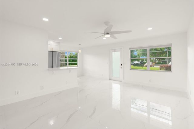 392 Mansfield J 392, Boca Raton, FL 33434