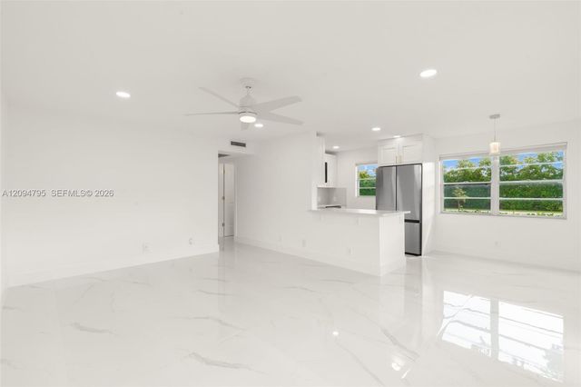 392 Mansfield J 392, Boca Raton, FL 33434