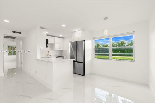 392 Mansfield J 392, Boca Raton, FL 33434