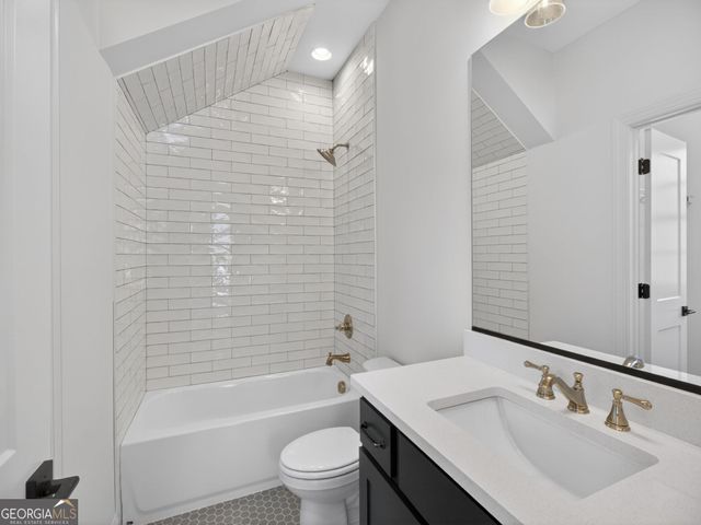 220 Suwanee Avenue, Suwanee, GA 30024