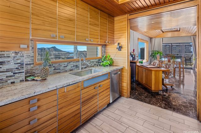 469 Ena Road GPH 3805, Honolulu, HI 96815