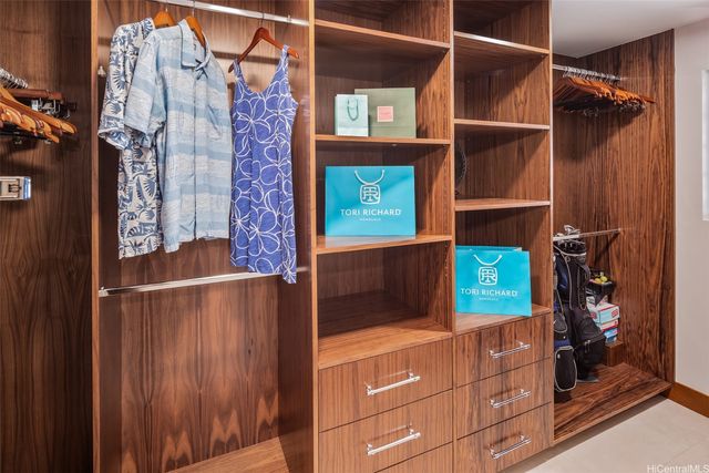 469 Ena Road GPH 3805, Honolulu, HI 96815