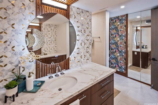 469 Ena Road GPH 3805, Honolulu, HI 96815