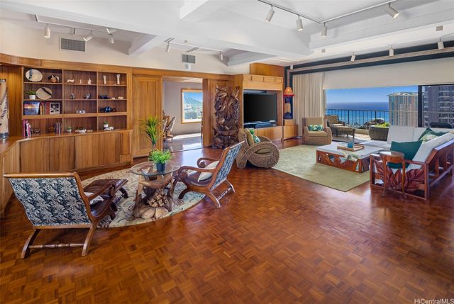 469 Ena Road GPH 3805, Honolulu, HI 96815