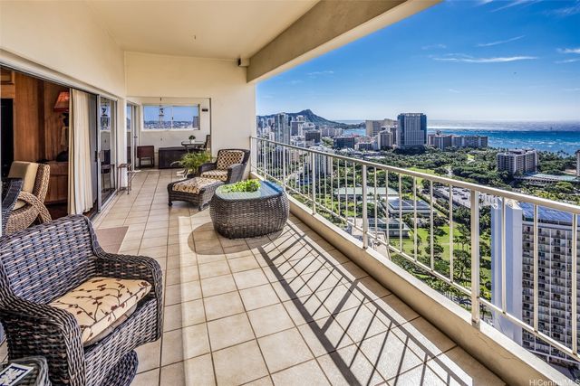 469 Ena Road GPH 3805, Honolulu, HI 96815