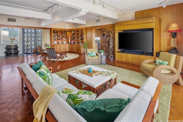 469 Ena Road GPH 3805, Honolulu, HI 96815