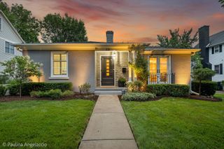 218 Coolidge Avenue, Barrington, IL 60010