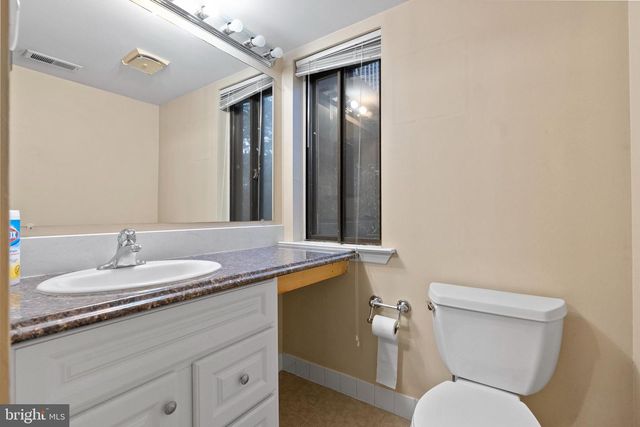 211 JAMES CT, Marlton, NJ 08053