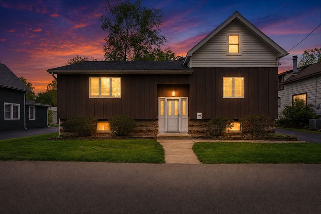 1631 Park Street, Mchenry, IL 60050