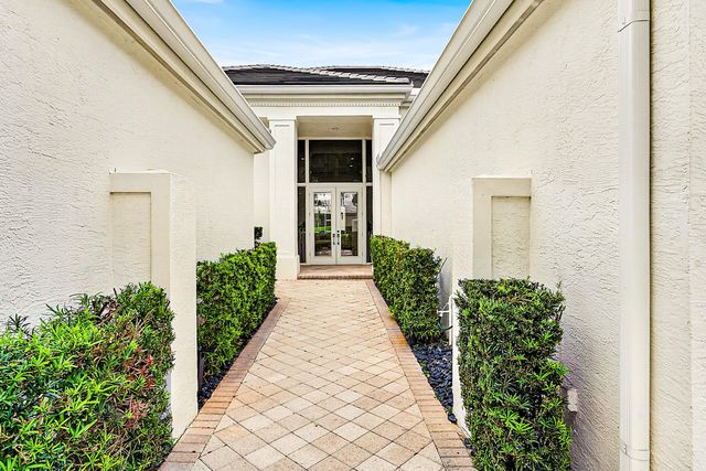1128 Crystal Drive, Palm Beach Gardens, FL 33418