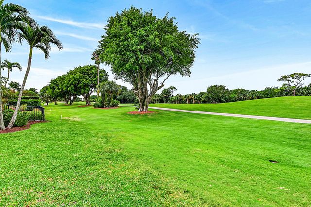 1128 Crystal Drive, Palm Beach Gardens, FL 33418