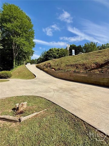 95 Mountain Overlook Drive, Cleveland, GA 30528