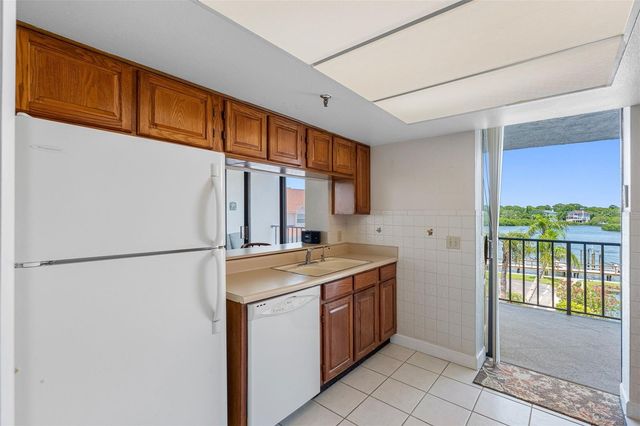 19111 VISTA BAY DRIVE 301, Indian Shores, FL 33785