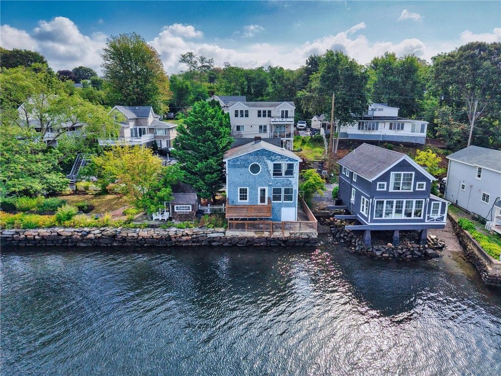 285 Riverside Drive, Tiverton, RI 02878