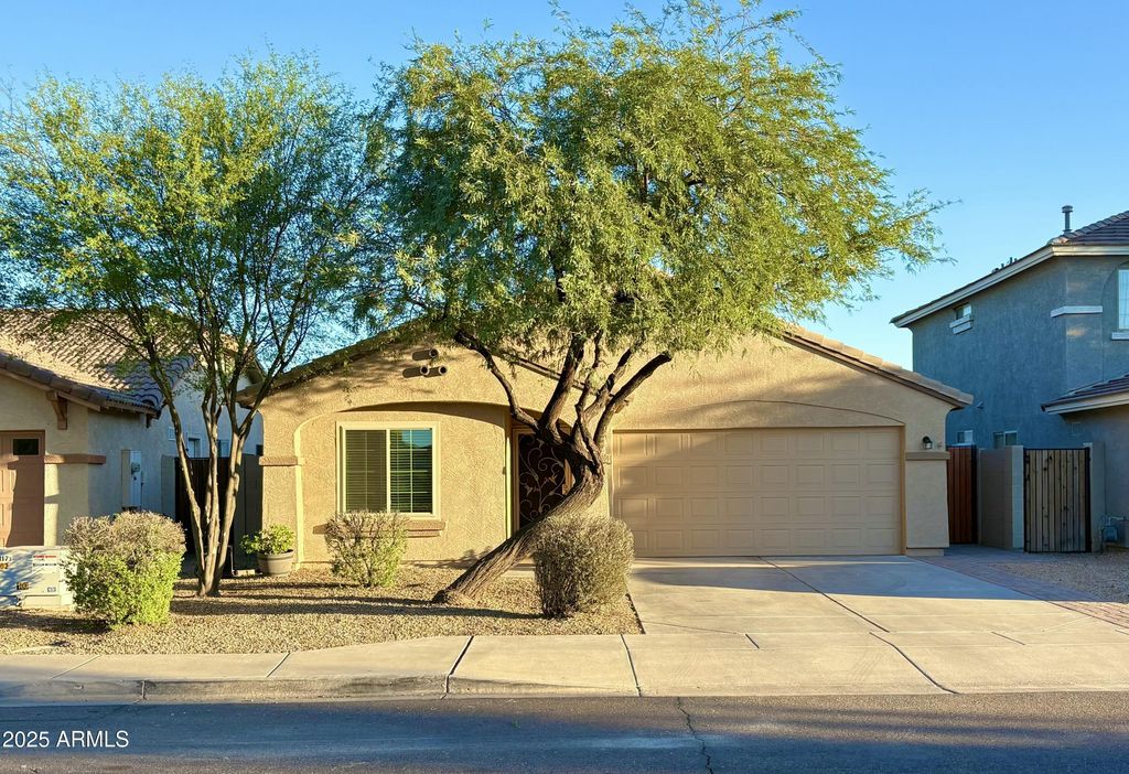 6739 W DESERT Lane, Laveen, AZ 85339