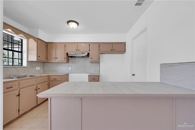 7100 E Comet Drive, Pharr, TX 78577