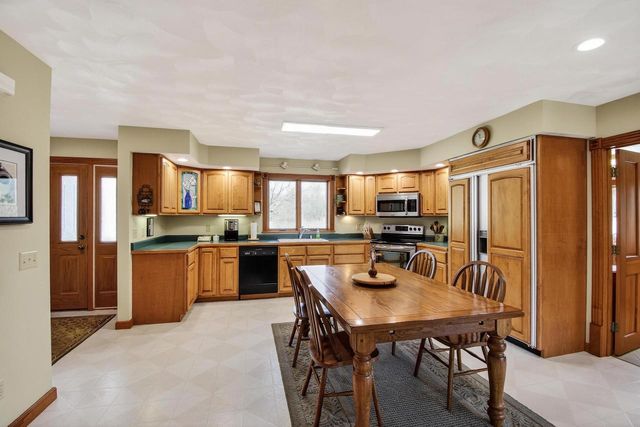 3265 Bergum Road, Mount Horeb, WI 53572