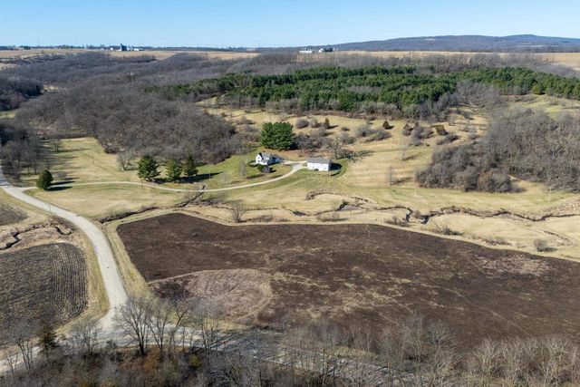 3265 Bergum Road, Mount Horeb, WI 53572