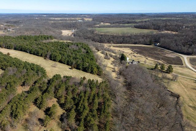 3265 Bergum Road, Mount Horeb, WI 53572