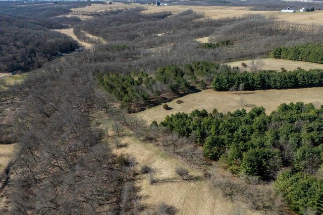 3265 Bergum Road, Mount Horeb, WI 53572