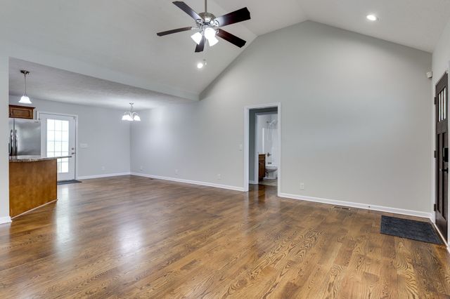 107 Doak St, Shelbyville, TN 37160