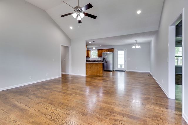 107 Doak St, Shelbyville, TN 37160