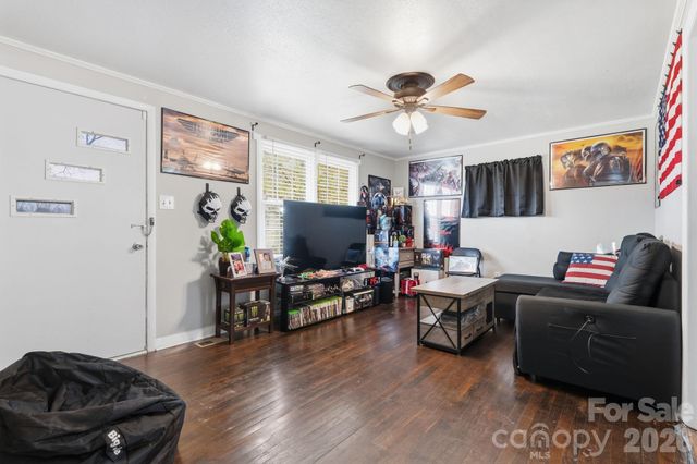 736 E 11th Street, Newton, NC 28658