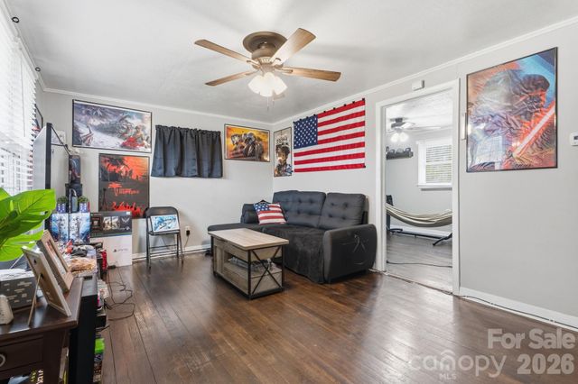 736 E 11th Street, Newton, NC 28658